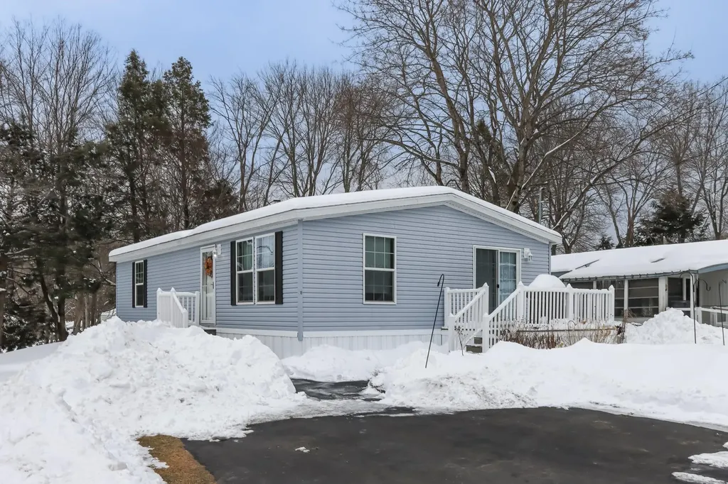 18 Oak Hill Drive Hampstead NH 03841