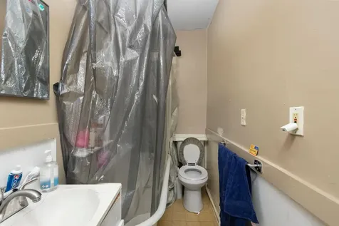 221 Lake Avenue Manchester NH 03103