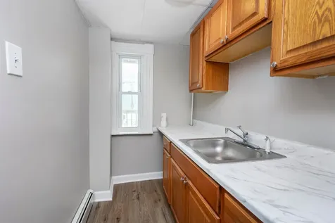 221 Lake Avenue Manchester NH 03103