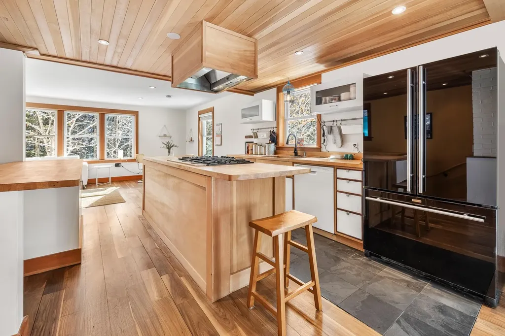 15 Thompson Road Hanover NH 03755