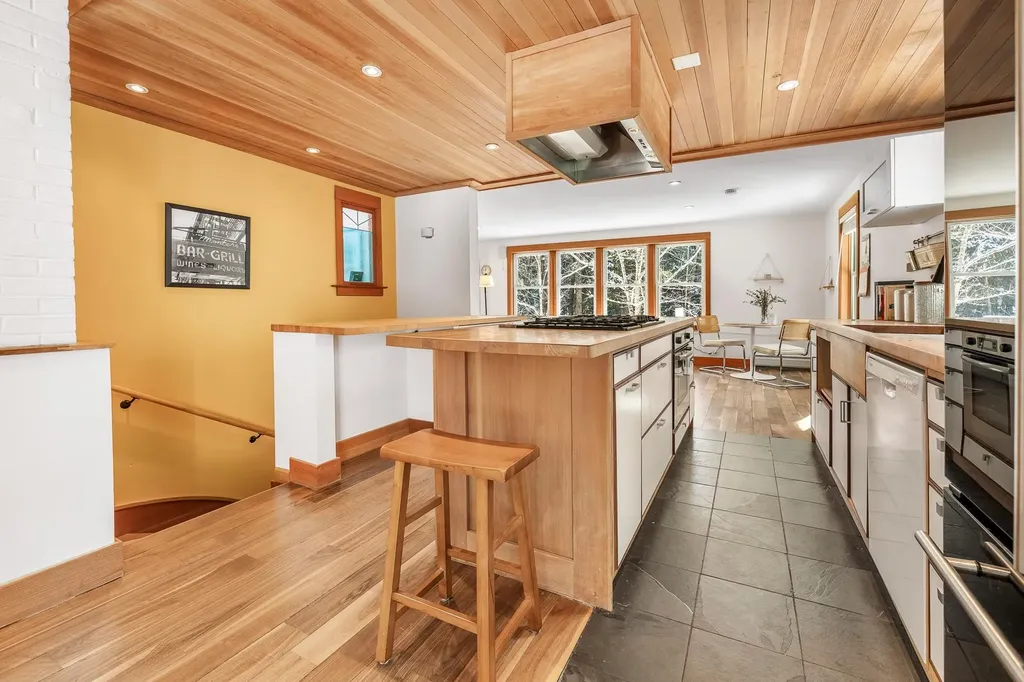 15 Thompson Road Hanover NH 03755