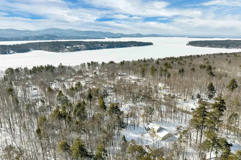 30 Winterhaven Road Wolfeboro NH 03894