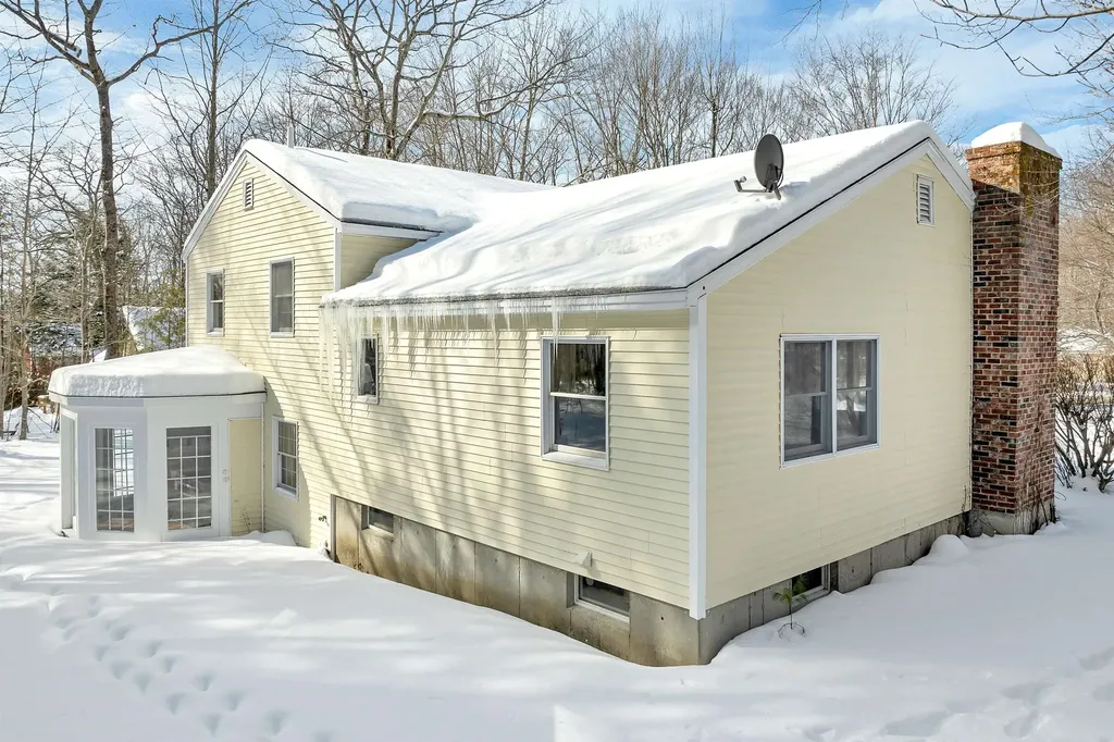 30 Winterhaven Road Wolfeboro NH 03894