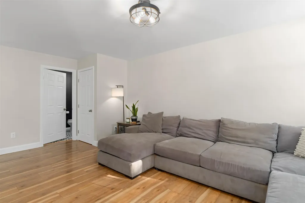 36 Hammond Road Deerfield NH 03037