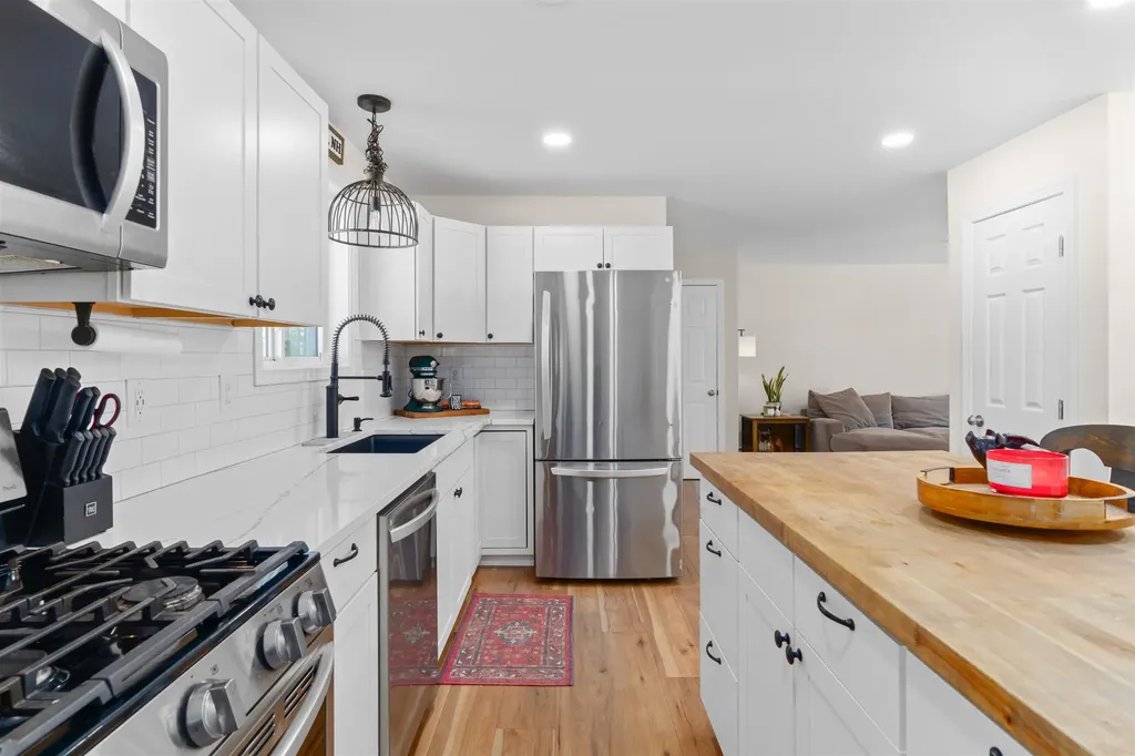 36 Hammond Road Deerfield NH 03037