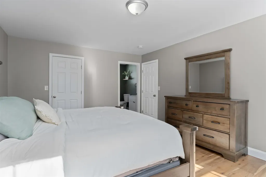 36 Hammond Road Deerfield NH 03037