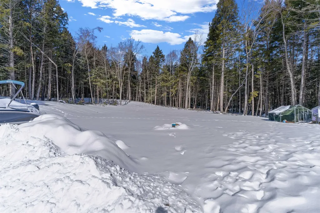 36 Hammond Road Deerfield NH 03037