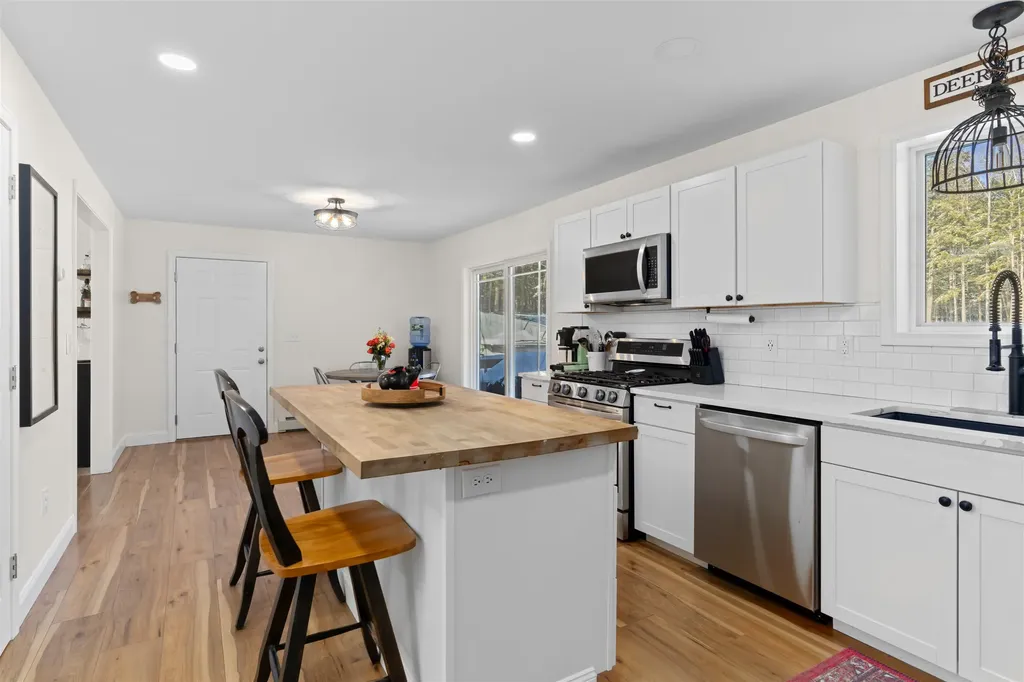 36 Hammond Road Deerfield NH 03037