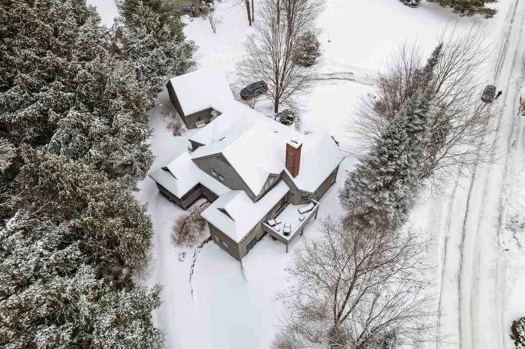 60 Seasons Condominiums Road New London NH 03257