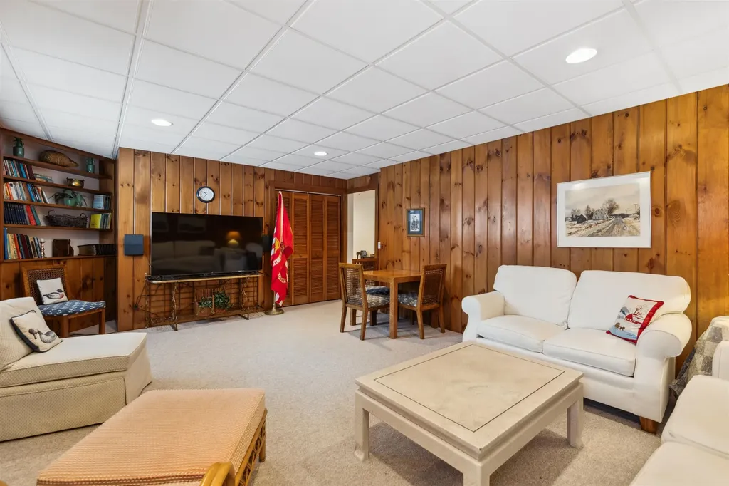 60 Seasons Condominiums Road New London NH 03257