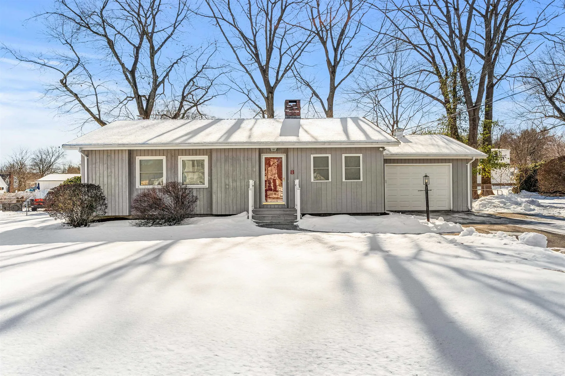 8 Oregon Avenue Nashua NH 03060