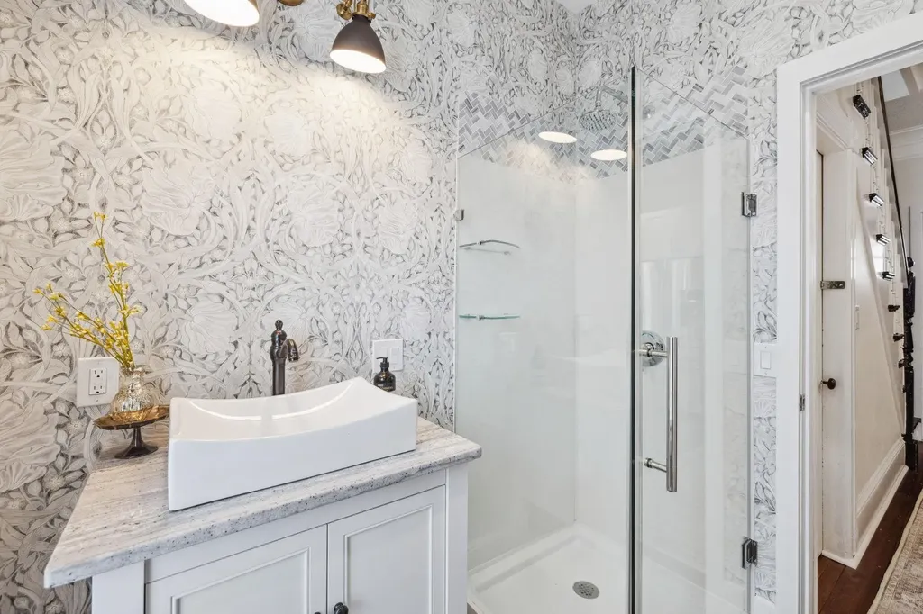 141 Russell Street Manchester NH 03104