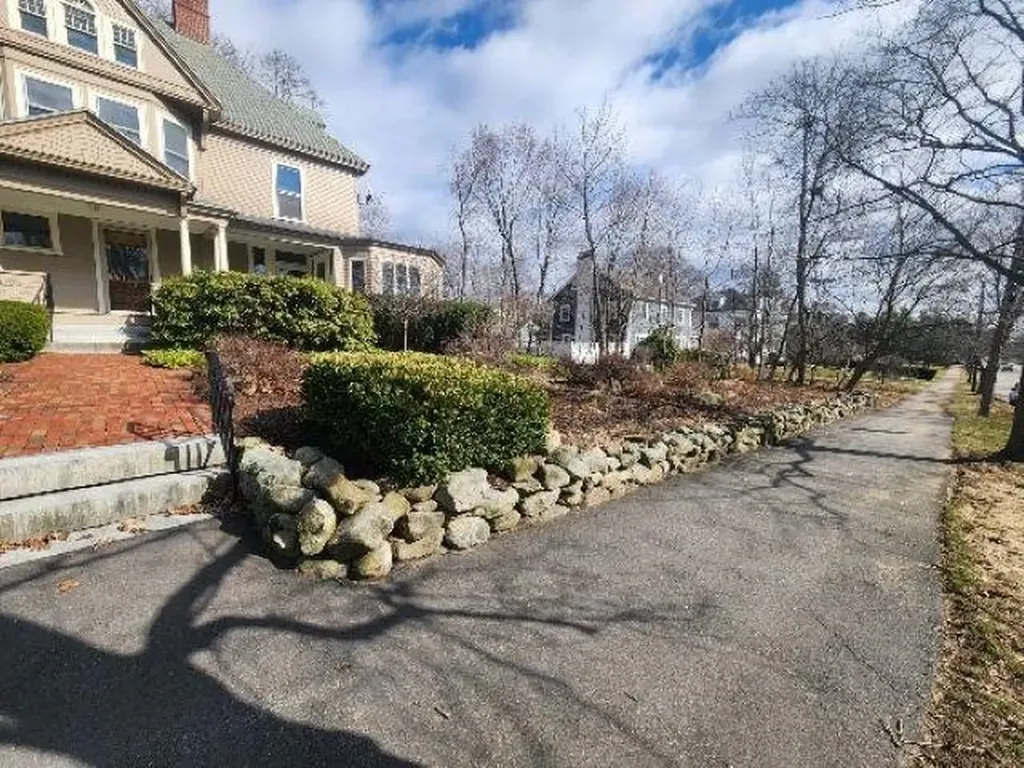 2195 Elm Street Manchester NH 03104