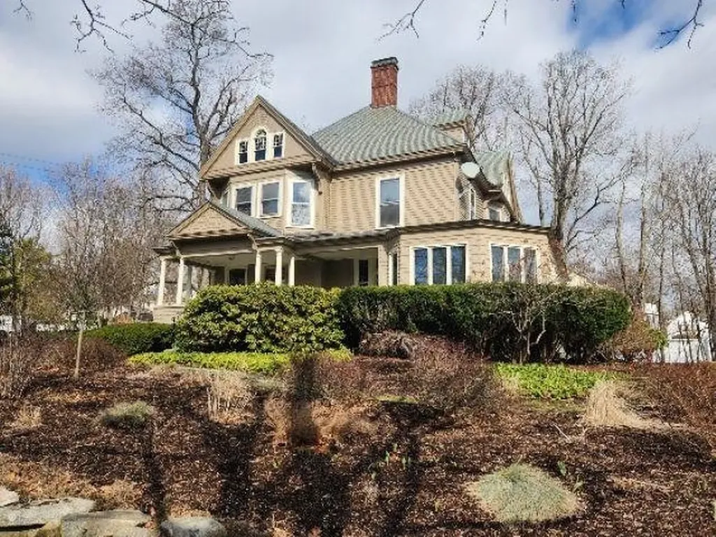 2195 Elm Street Manchester NH 03104