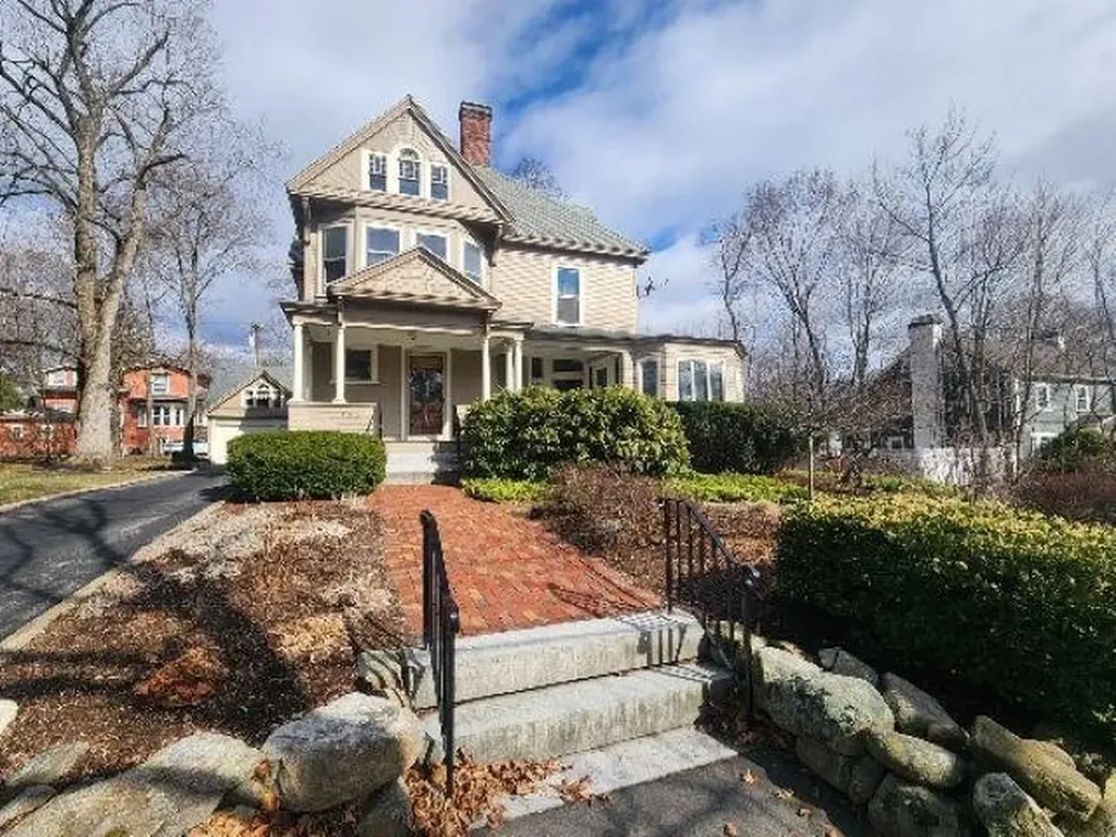 2195 Elm Street Manchester NH 03104