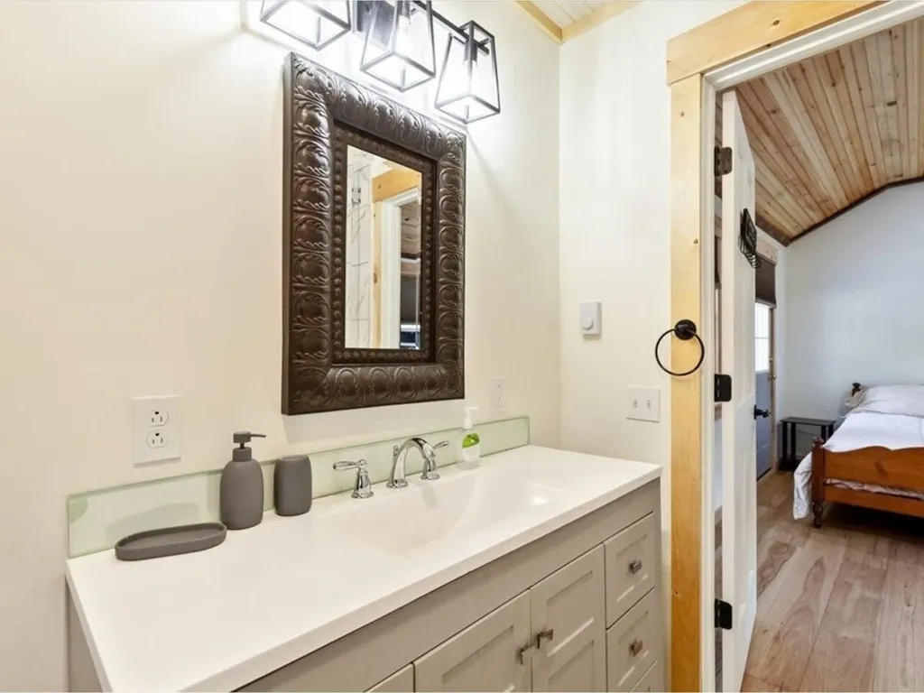 21 Richard Terrace South Burlington VT 05403