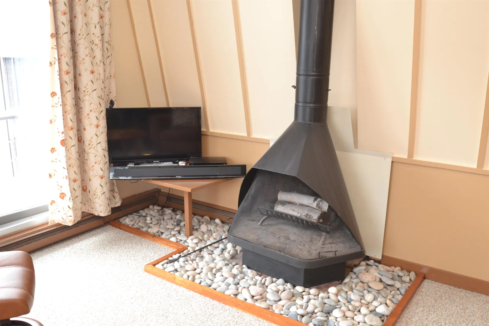 67 Upper Village Road Warren VT 05674