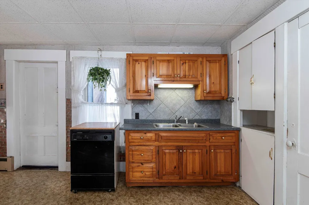 2 Pond Street Ludlow VT 05149