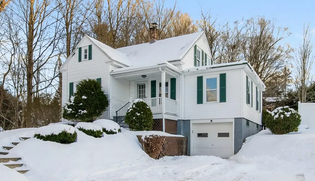 6 Durham Avenue Claremont NH 03743