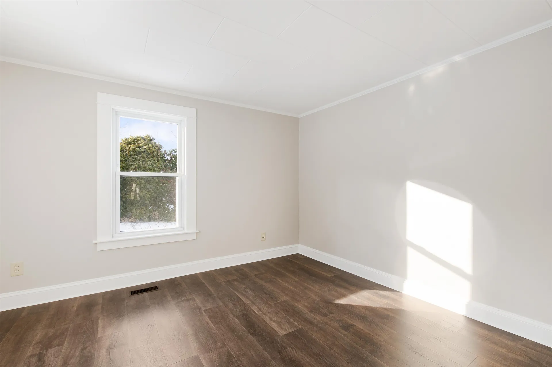 6 Durham Avenue Claremont NH 03743