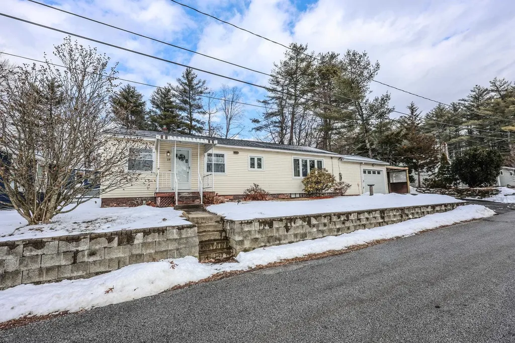 29 Crescent Lane Manchester NH 03109