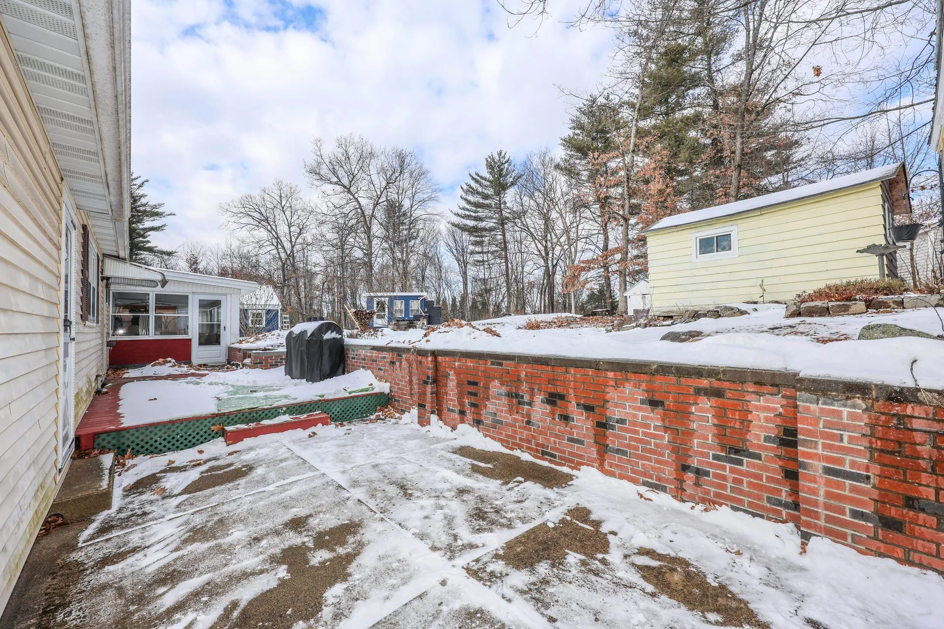 29 Crescent Lane Manchester NH 03109