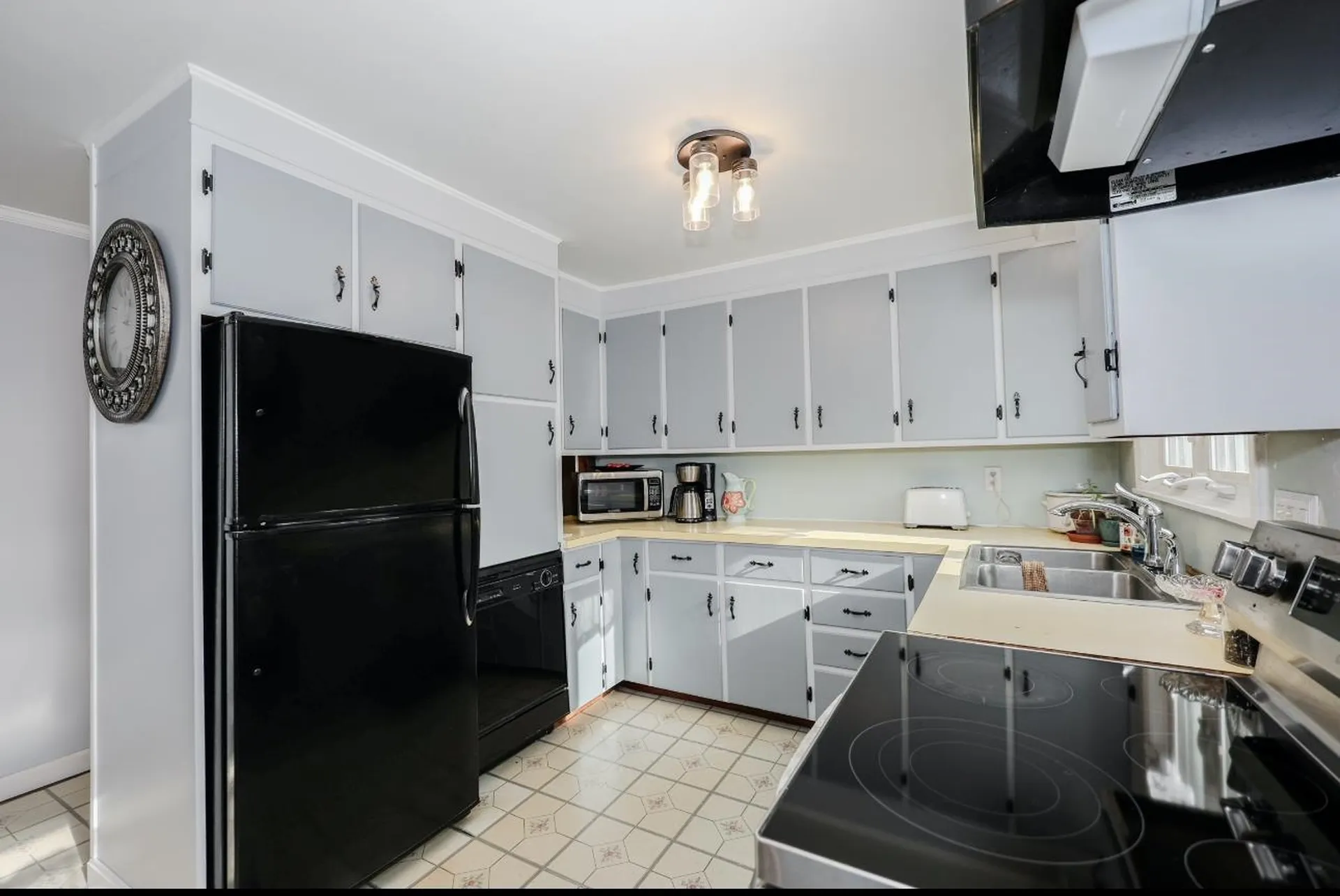 29 Crescent Lane Manchester NH 03109