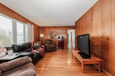 29 Crescent Lane Manchester NH 03109
