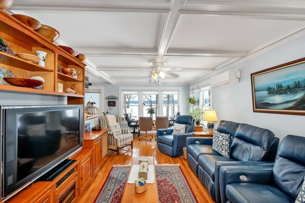 44 Winnicoash Street Laconia NH 03246