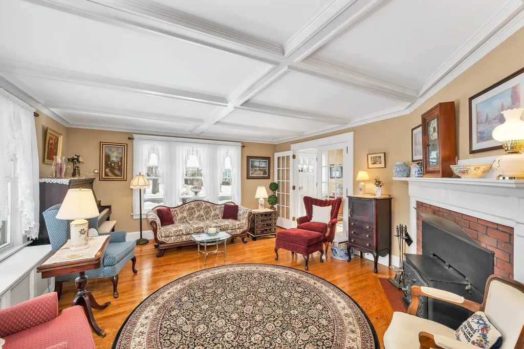 44 Winnicoash Street Laconia NH 03246