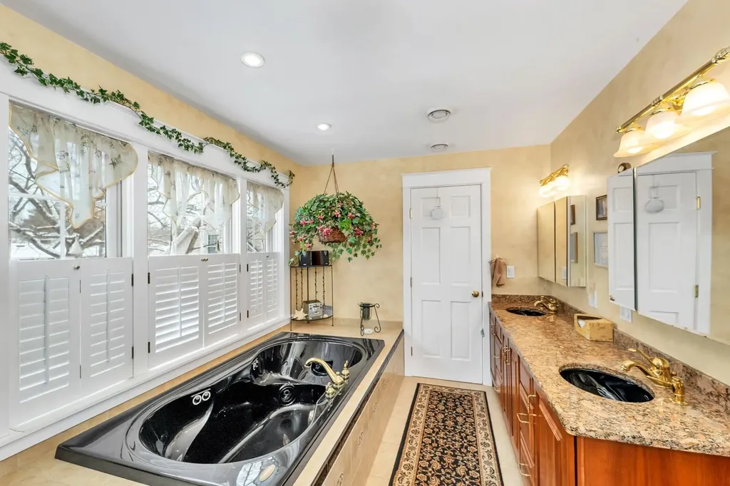 44 Winnicoash Street Laconia NH 03246