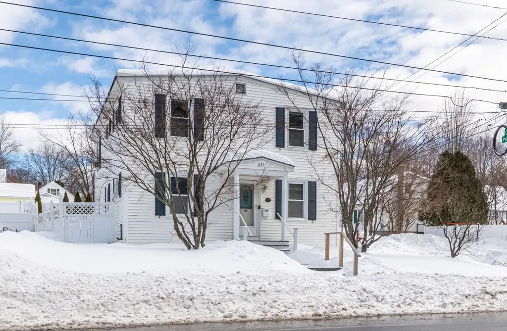 657 Calef Road Manchester NH 03103