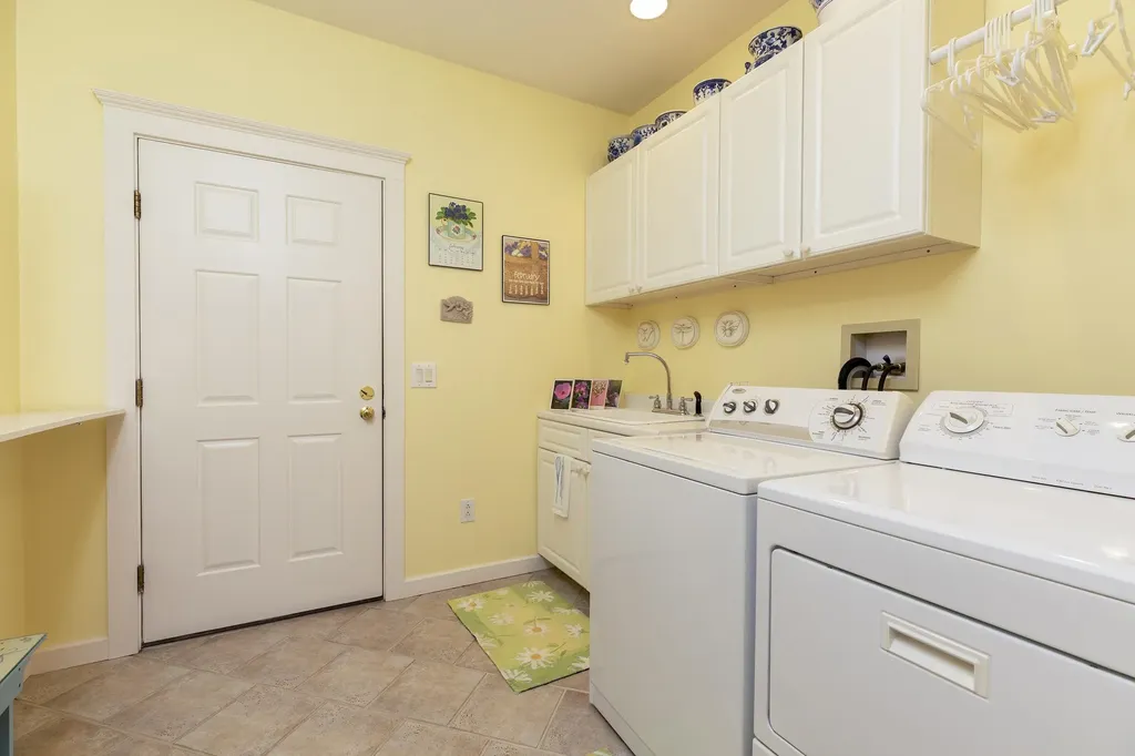 27 Tucker Road New London NH 03257