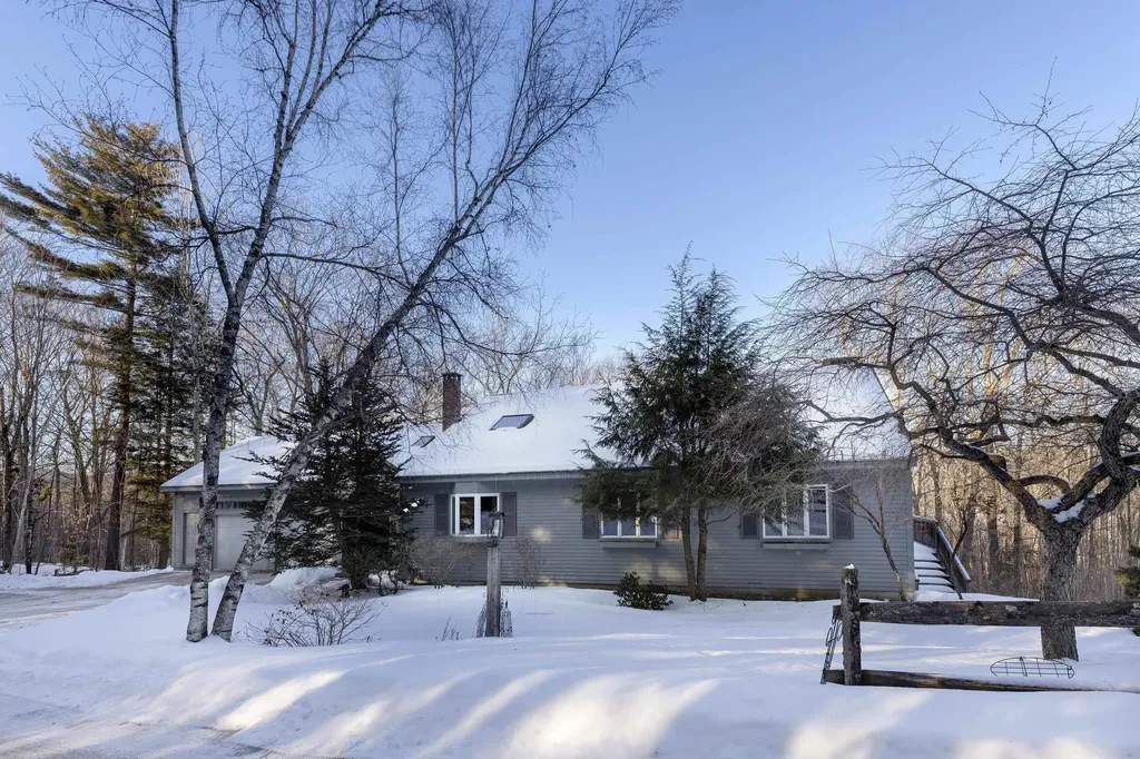 27 Tucker Road New London NH 03257