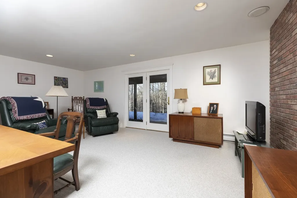 27 Tucker Road New London NH 03257