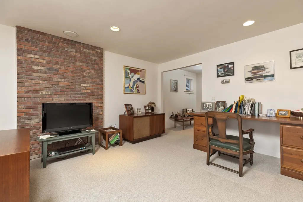 27 Tucker Road New London NH 03257