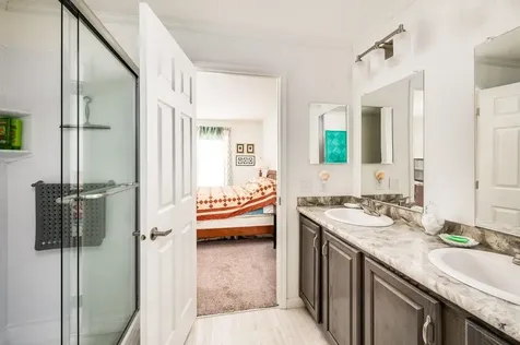 17 Ashleigh Way Rochester NH 03867