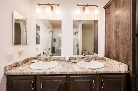 17 Ashleigh Way Rochester NH 03867