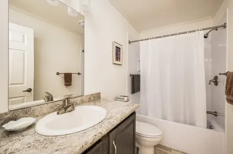 17 Ashleigh Way Rochester NH 03867