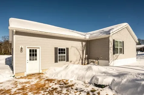 17 Ashleigh Way Rochester NH 03867
