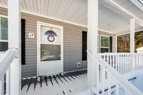 17 Ashleigh Way Rochester NH 03867