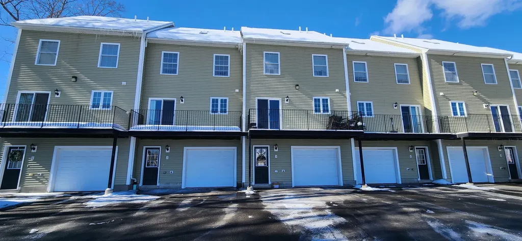 38 Maple Street Derry NH 03038