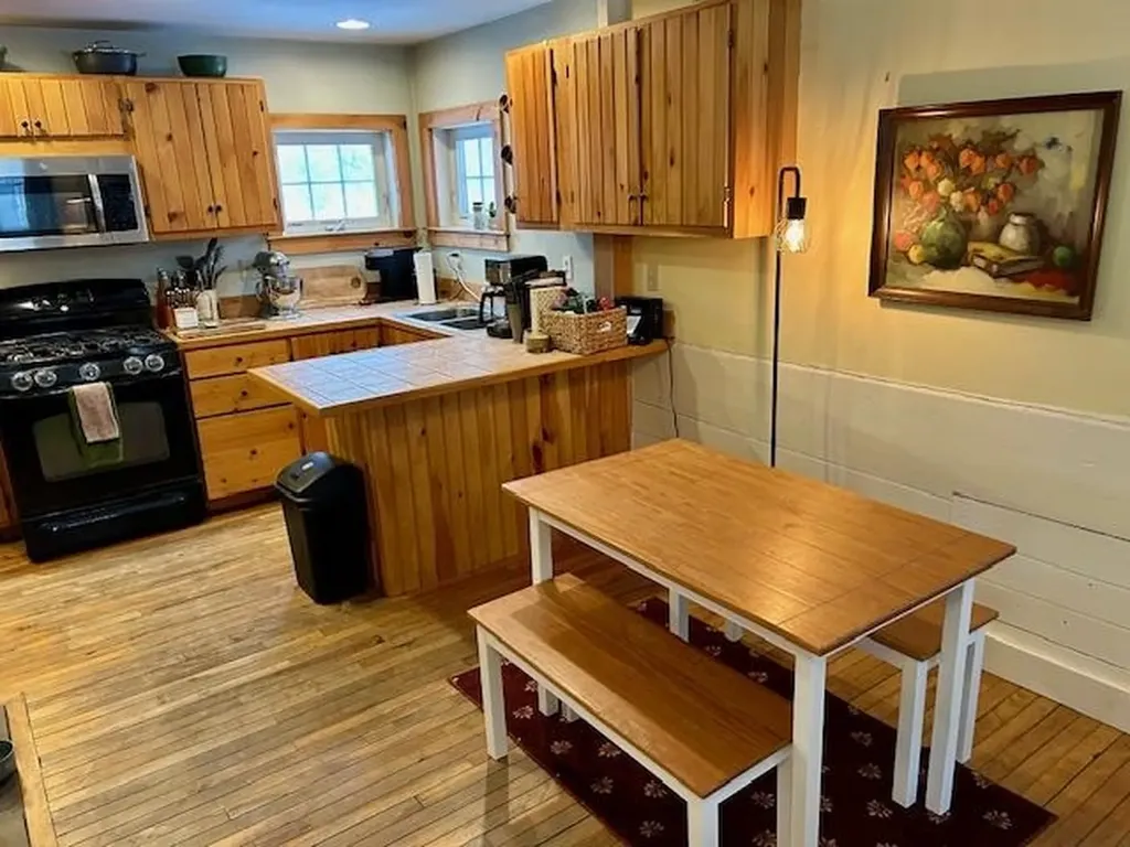 33 Eagle Peak Road Brookfield VT 05036