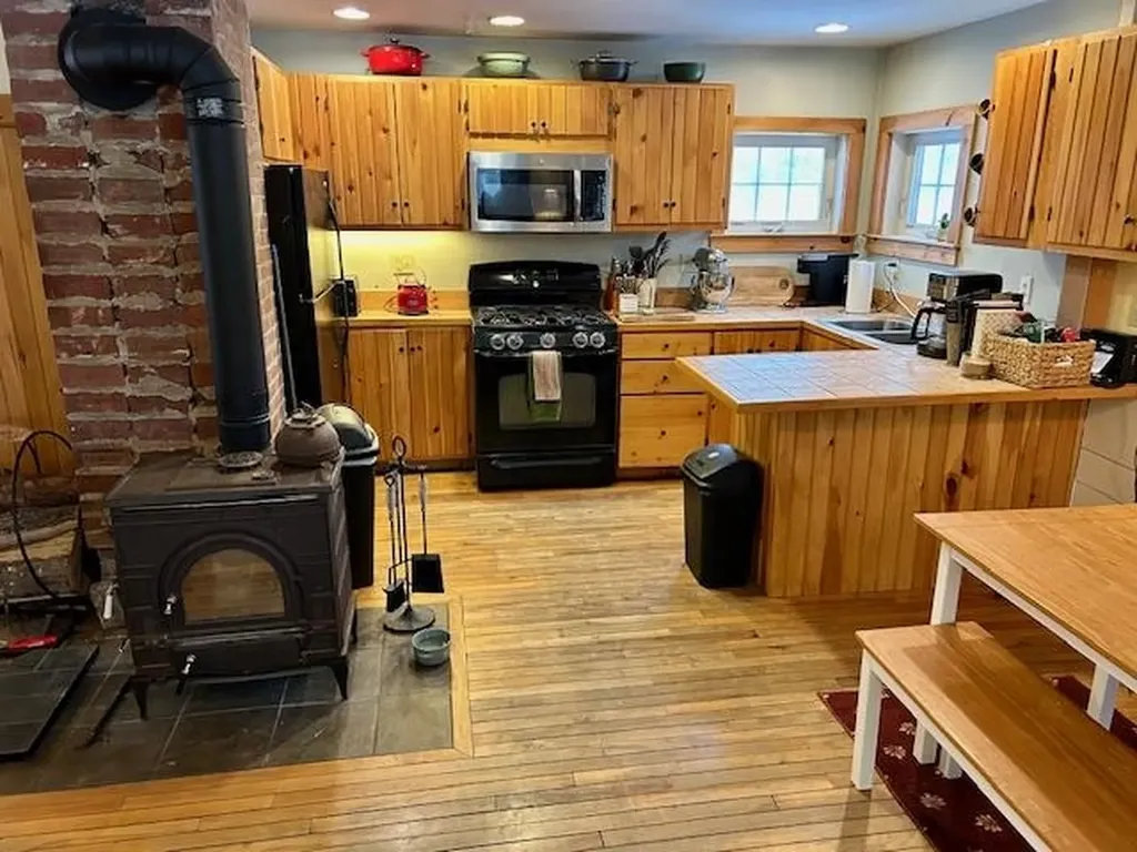 33 Eagle Peak Road Brookfield VT 05036