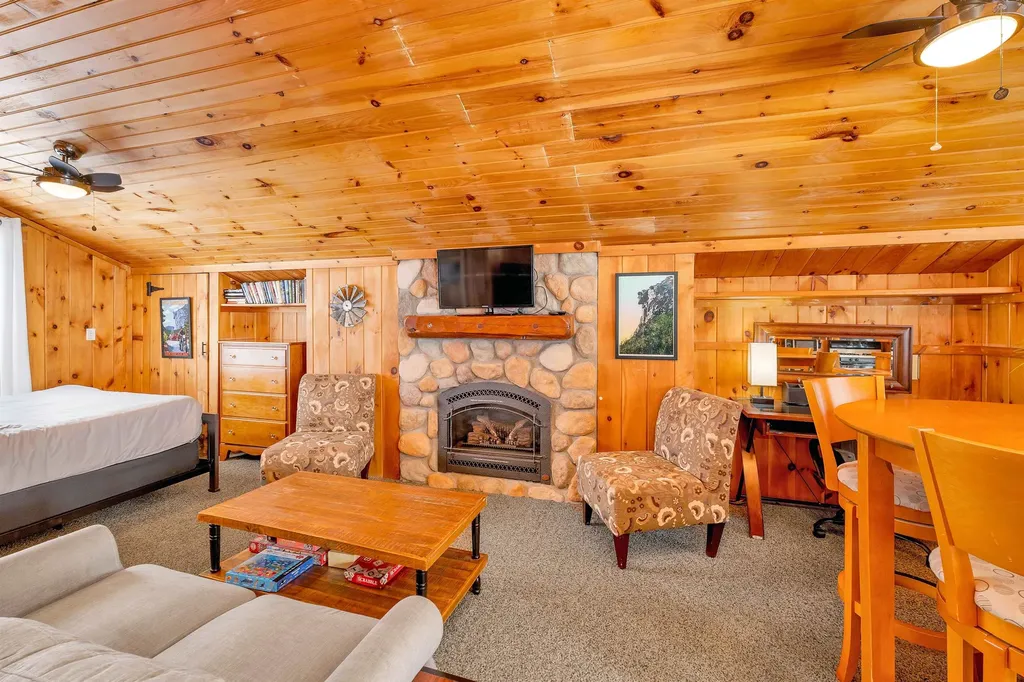 60 Old Lake Shore Road Gilford NH 03249