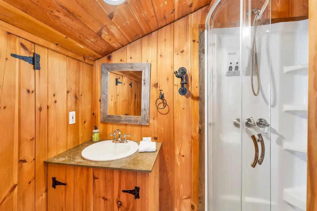 60 Old Lake Shore Road Gilford NH 03249