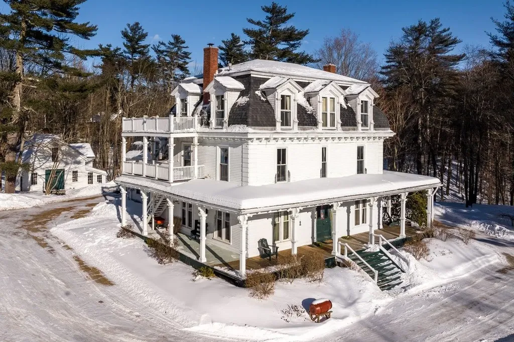 10 Robinswood Way Gilmanton NH 03237