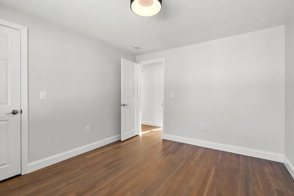 8 Spruce Street Hudson NH 03051