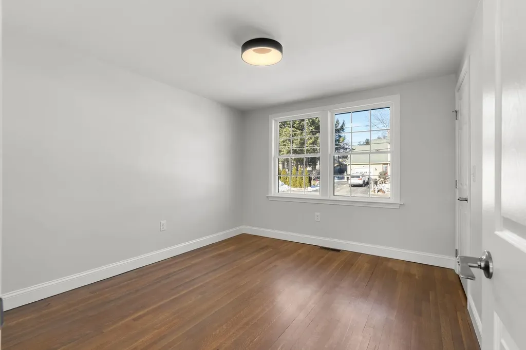 8 Spruce Street Hudson NH 03051