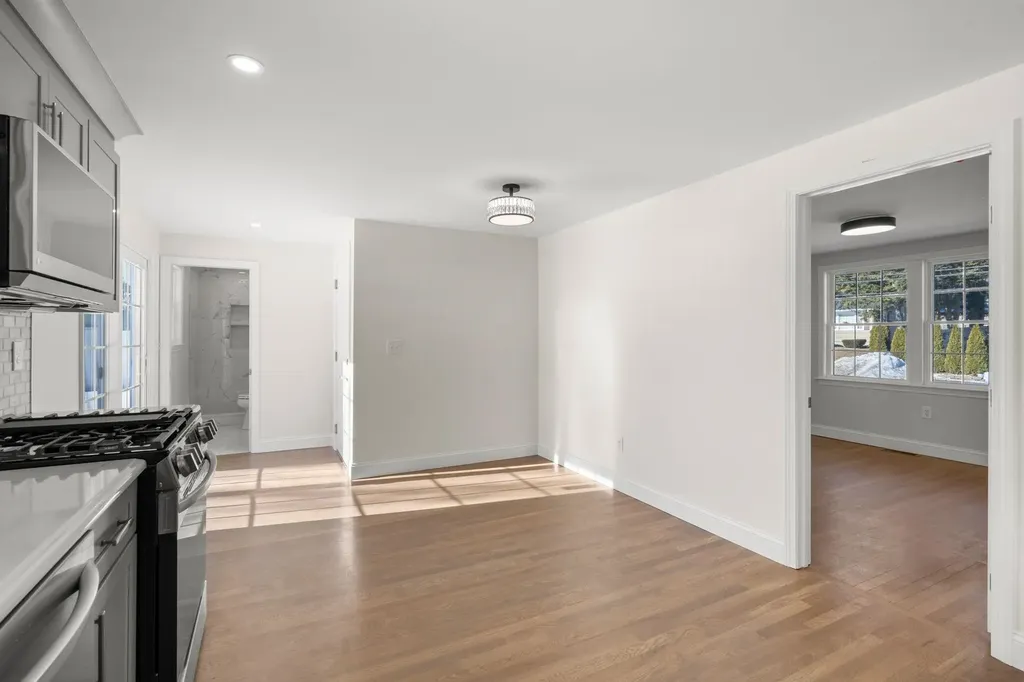 8 Spruce Street Hudson NH 03051